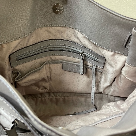 Michael kors purse and wallet - Picture 4 of 5